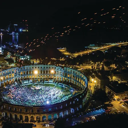 Cozy In With Wifi Lägenhet