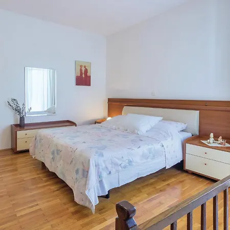 Cozy In With Wifi Lägenhet Pula