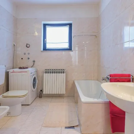 Apartman Cozy In With Wifi Póla