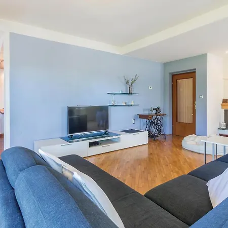 Awesome Apartment In Pula With Wifi *