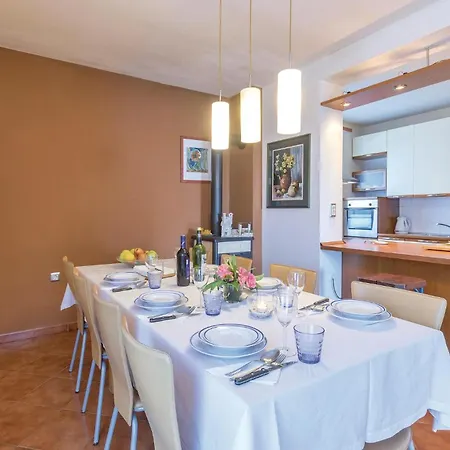 Awesome Apartment In Pula With Wifi *